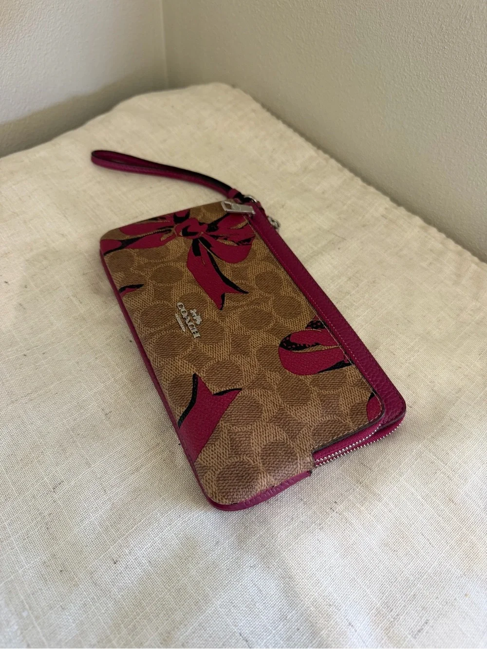 Coach Brown Signature Red Bow Print Zip Wallet Wristlet